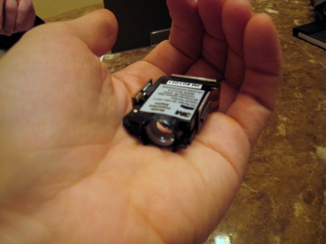 3M představilo miniaturní projektor pro mobily