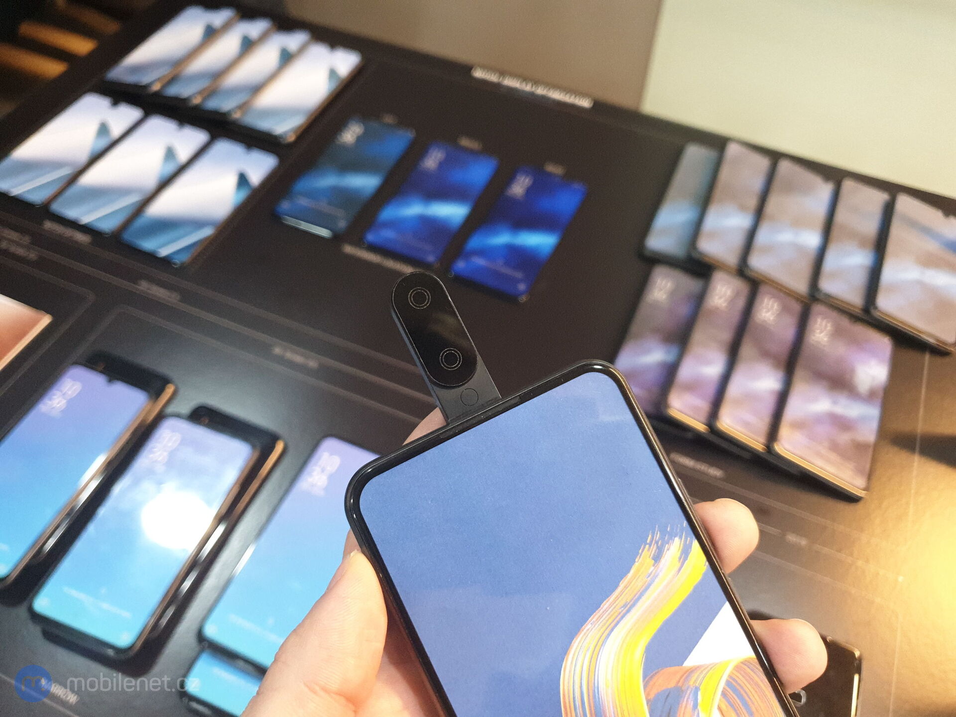 A toto je alternativa finální podoby, jen s otočným fotoaparátem na výšku