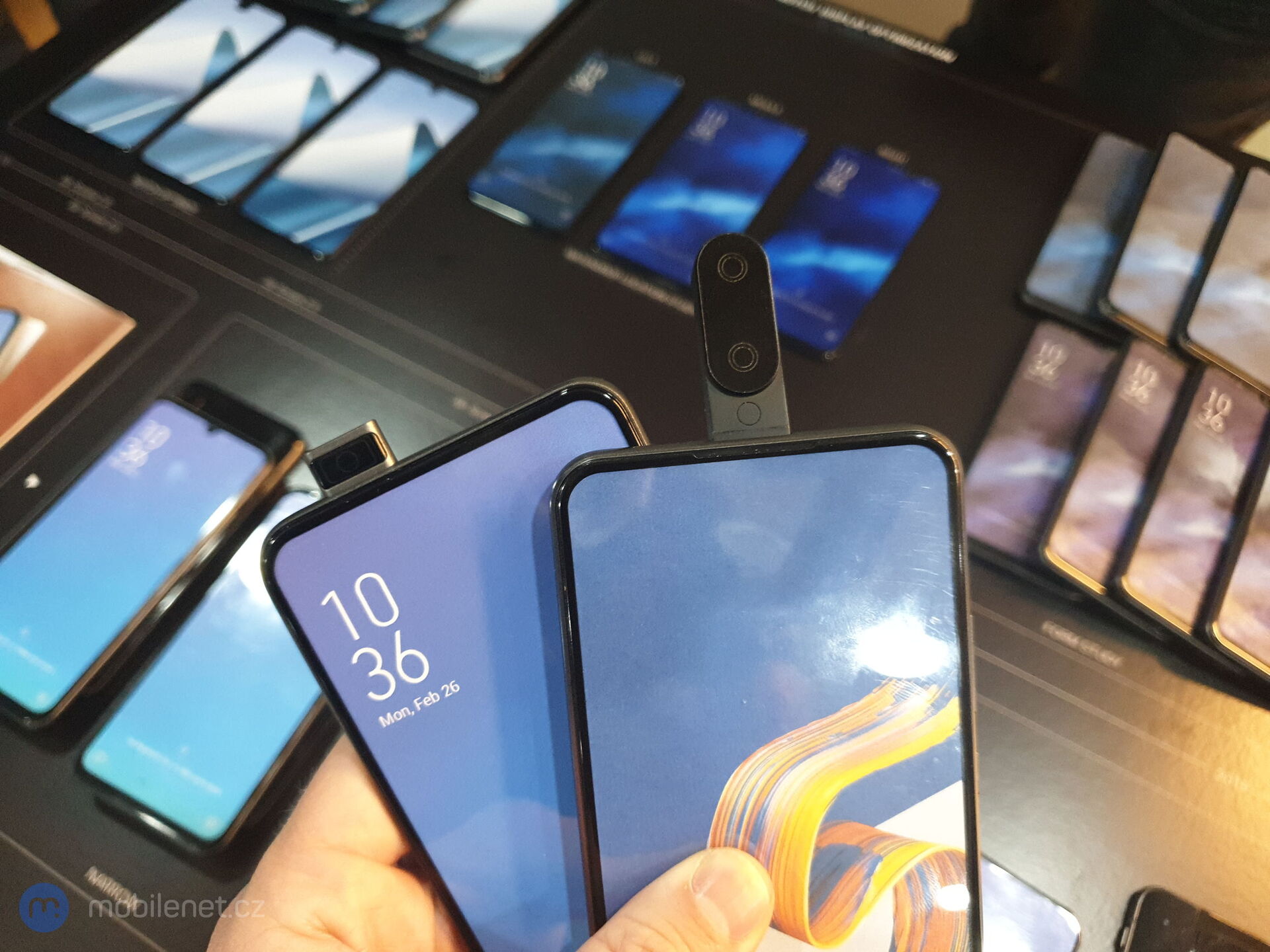 A toto je alternativa finální podoby, jen s otočným fotoaparátem na výšku