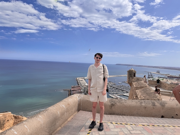 AI v Redmi Note 14 Pro+