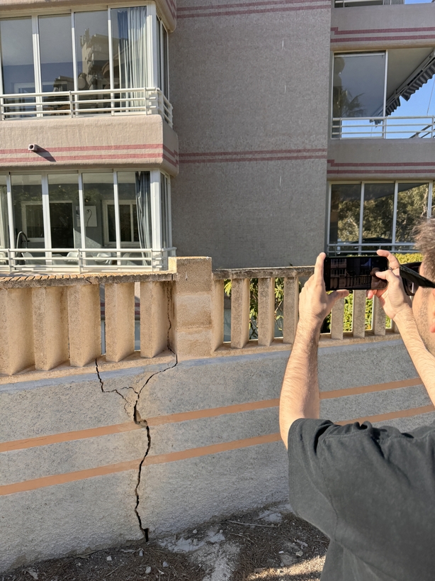 AI v Redmi Note 14 Pro+