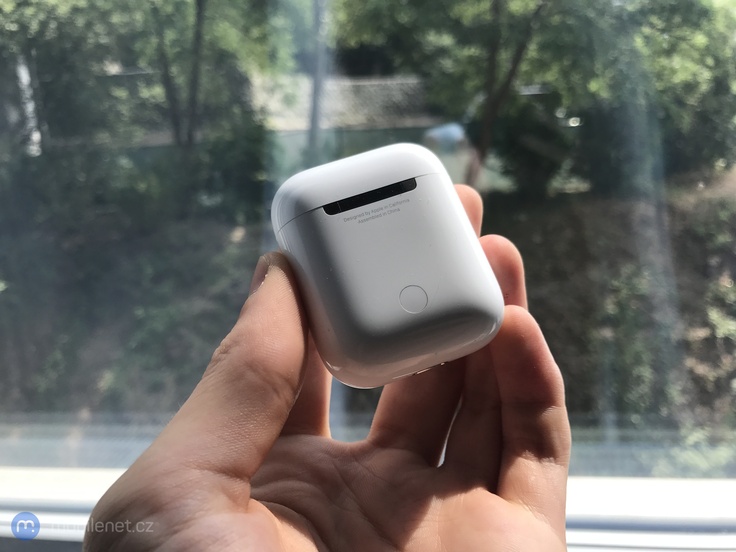 AirPods