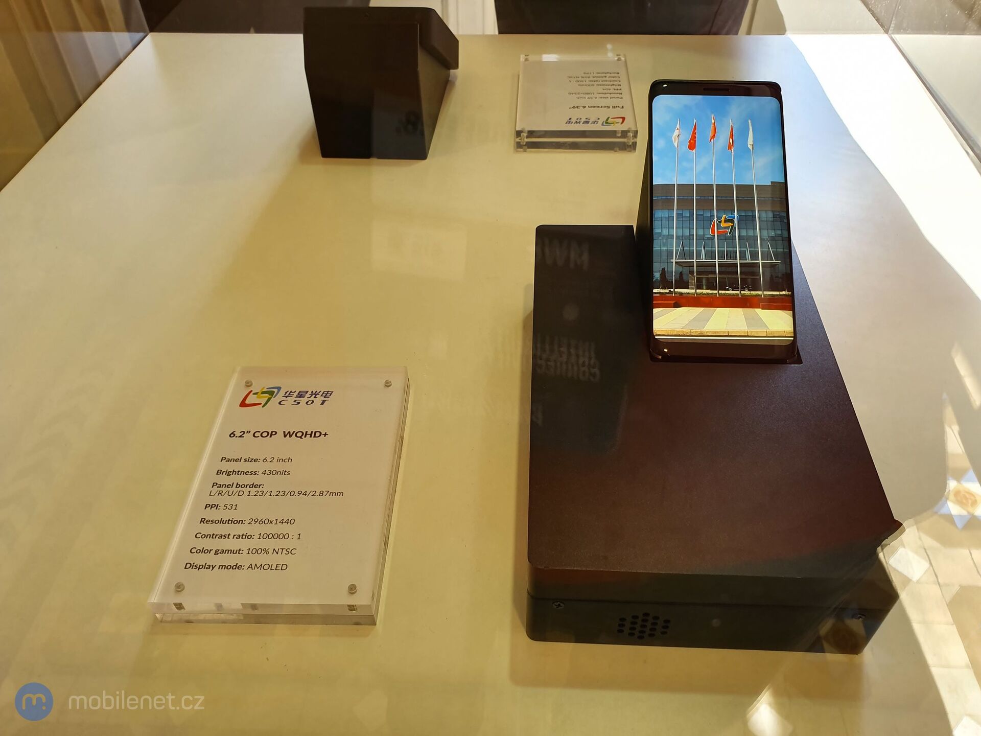 Alcatel ohebné displeje