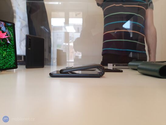 Alcatel ohebné displeje