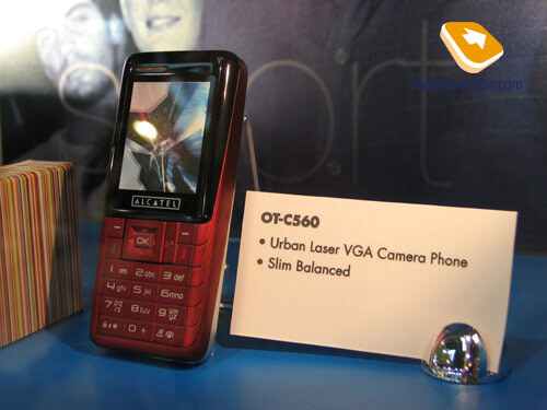 Alcatel zaplavil Barcelonu novými telefony