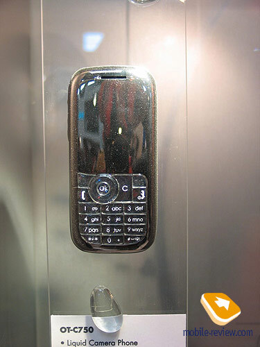 Alcatel zaplavil Barcelonu novými telefony