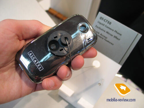 Alcatel zaplavil Barcelonu novými telefony