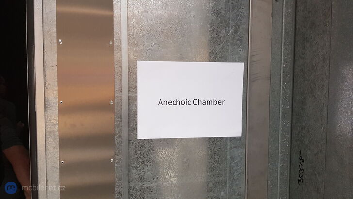 Anechoická komora ve vývojovém centru Huawei v Tampere