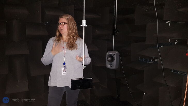 Anechoická komora ve vývojovém centru Huawei v Tampere