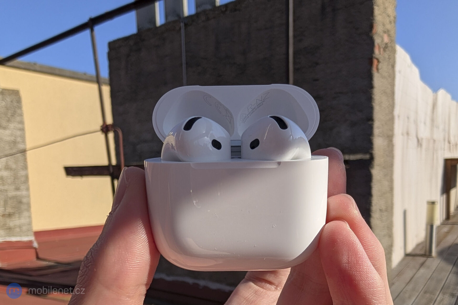 Apple AirPods 4 s ANC