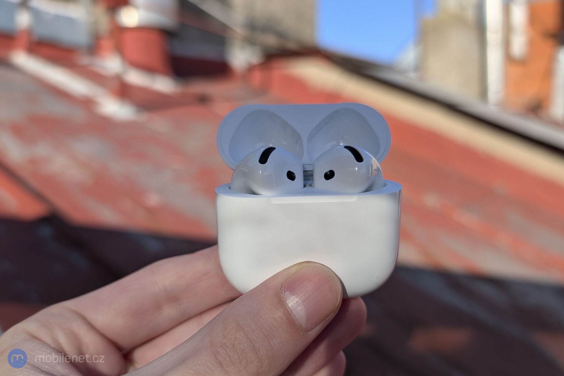 Apple AirPods 4 s ANC