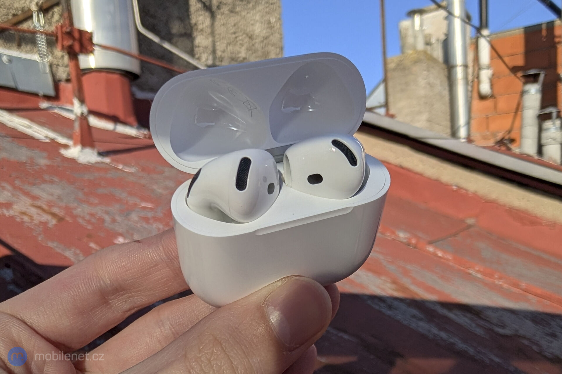 Apple AirPods 4 s ANC