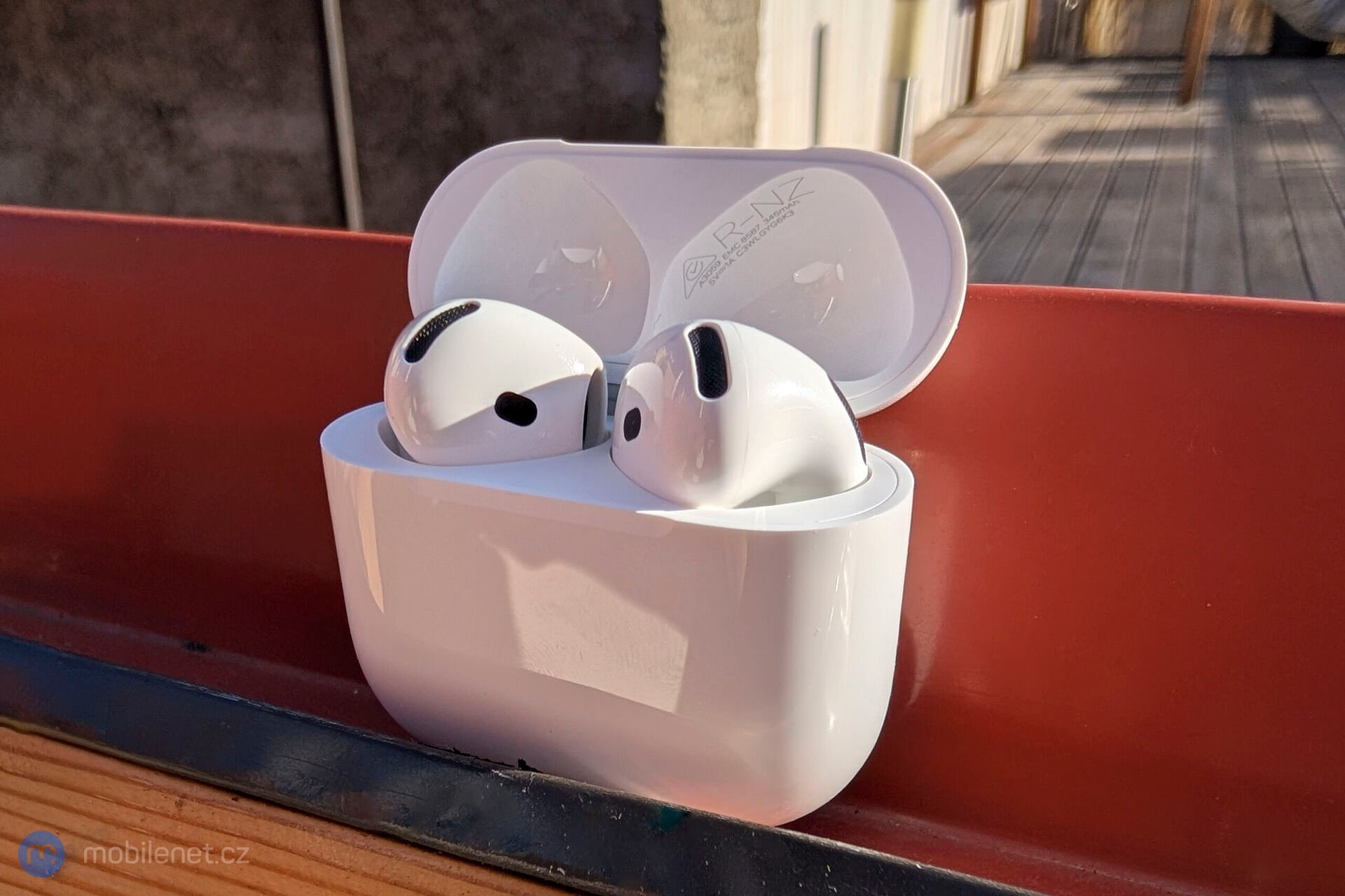 Apple AirPods 4 s ANC