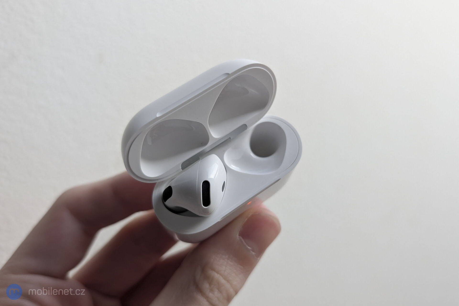 Apple AirPods 4 s ANC