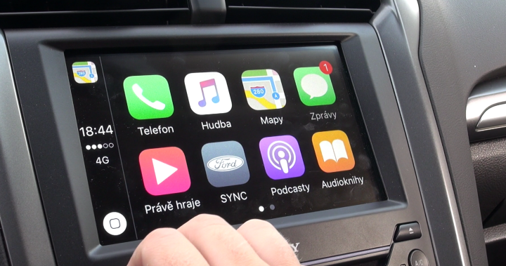 Apple CarPlay