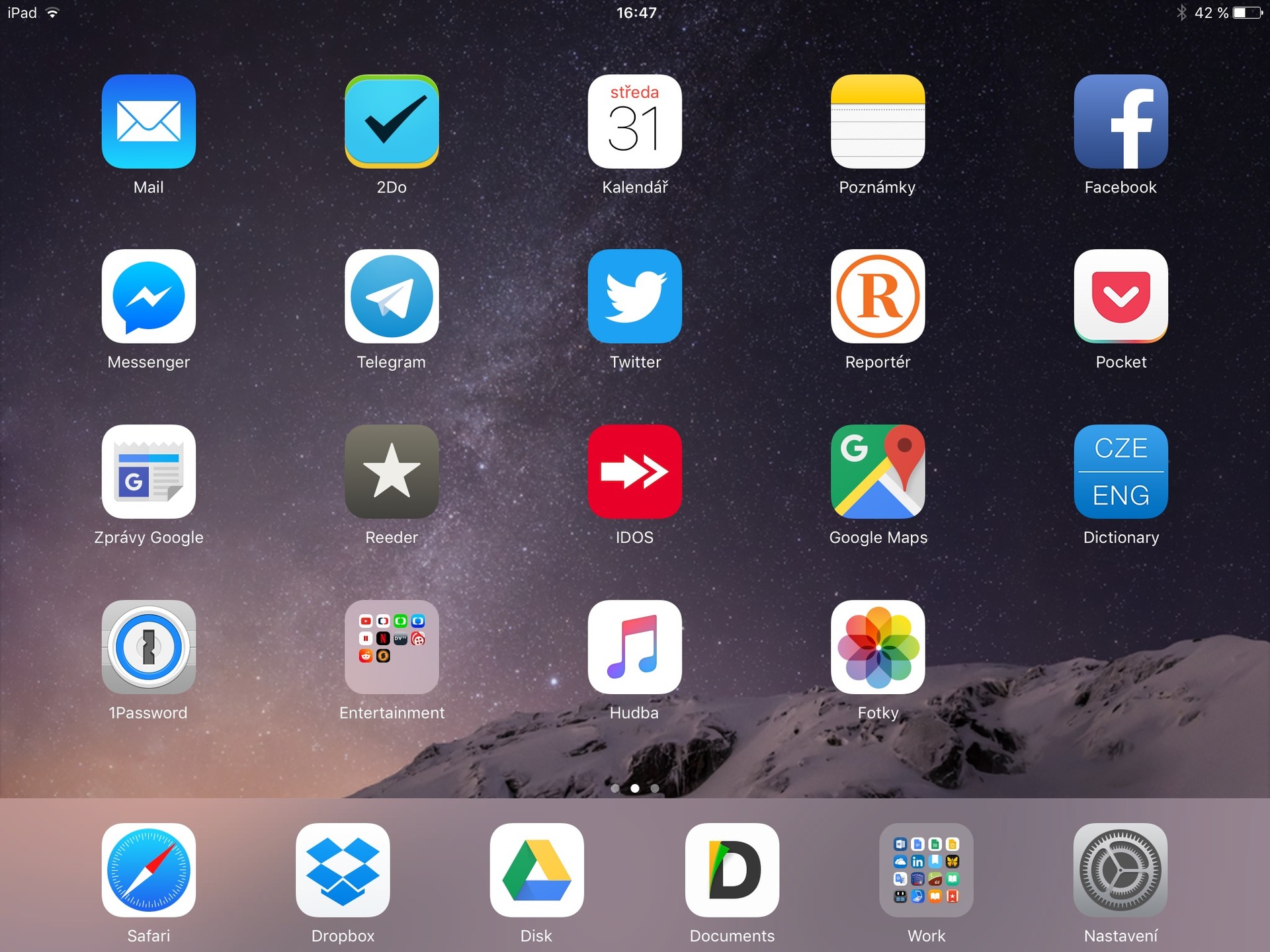 Apple iPad (2017) screen 5
