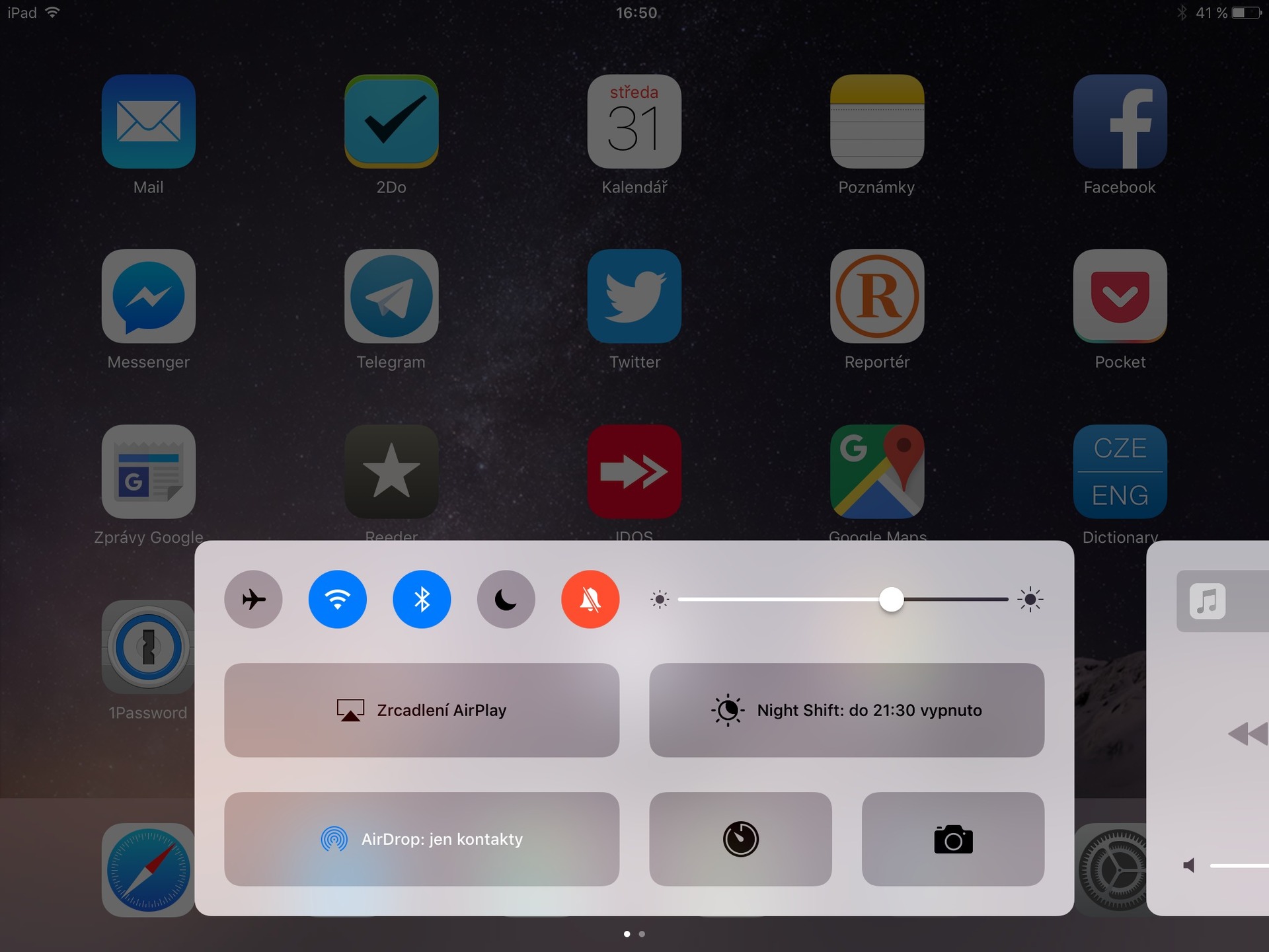 Apple iPad (2017) screen 8