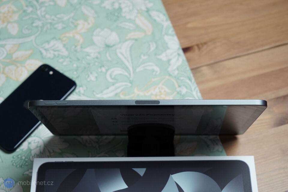 Apple iPad Air (2022)