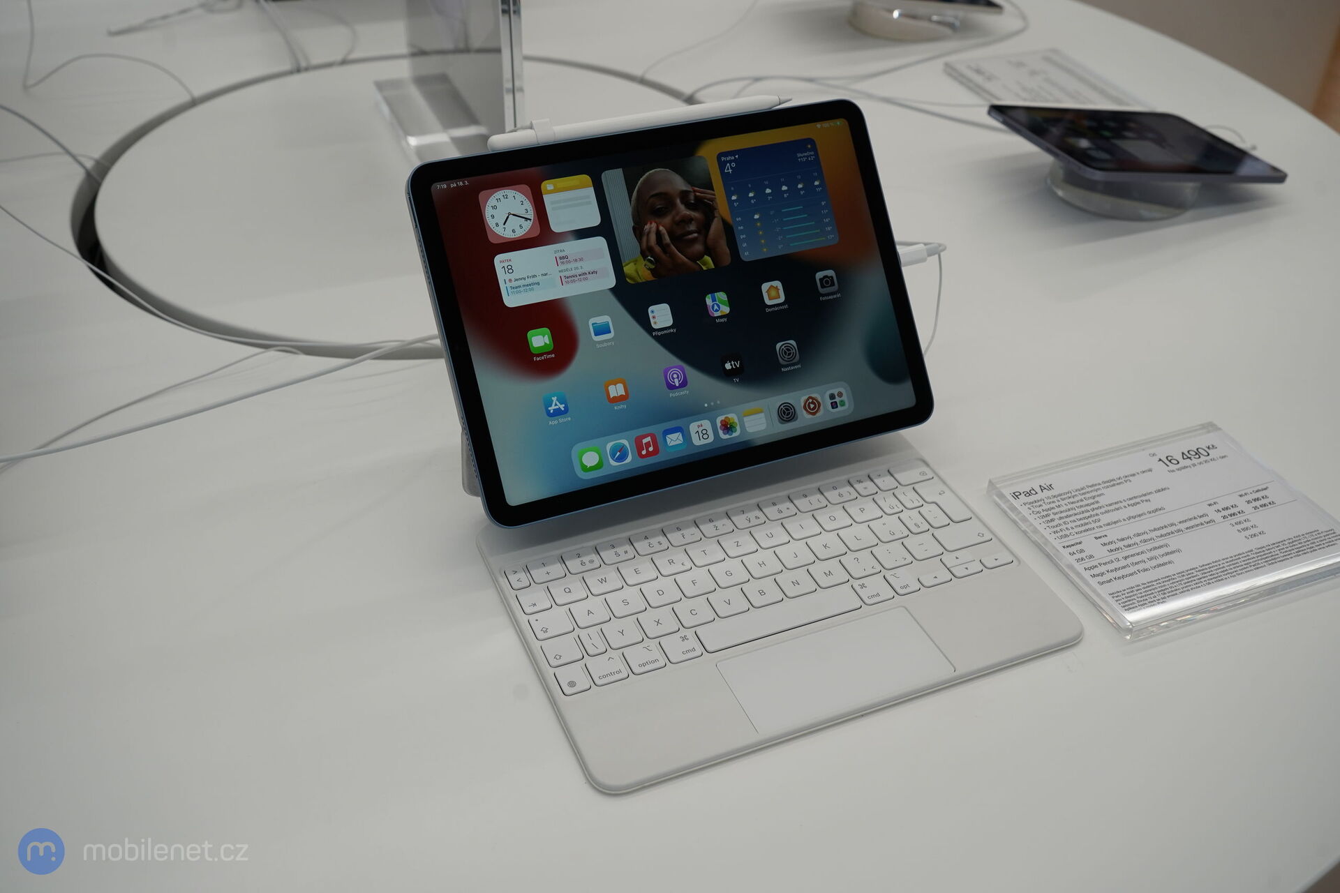 Apple iPad Air (2022)