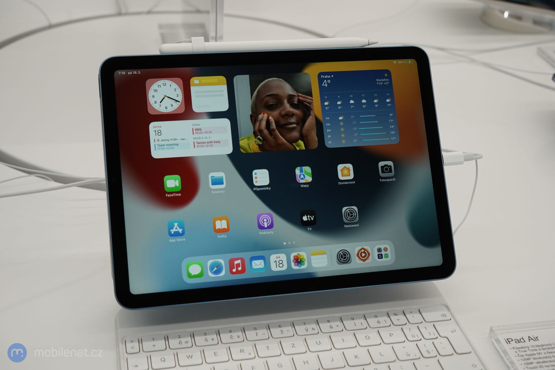 Apple iPad Air (2022)