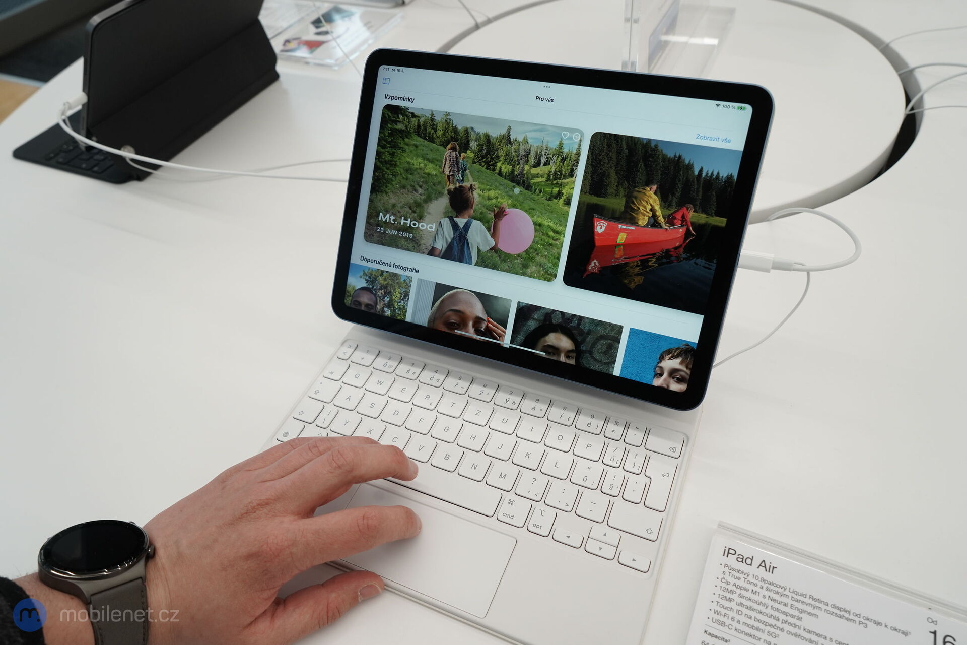 Apple iPad Air (2022)