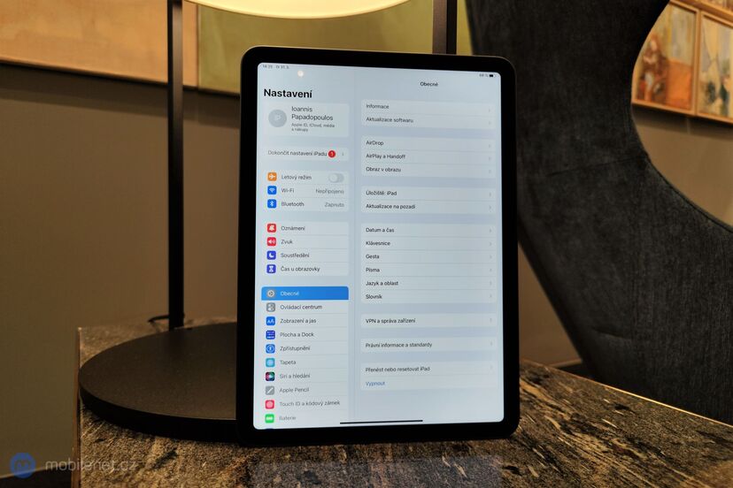 Apple iPad Air (2022)