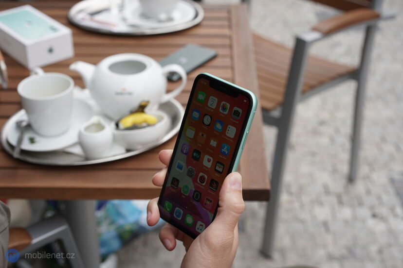 Apple iPhone 11