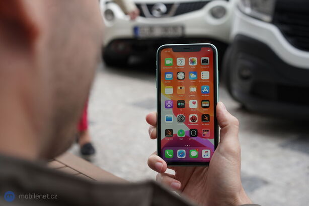 Apple iPhone 11