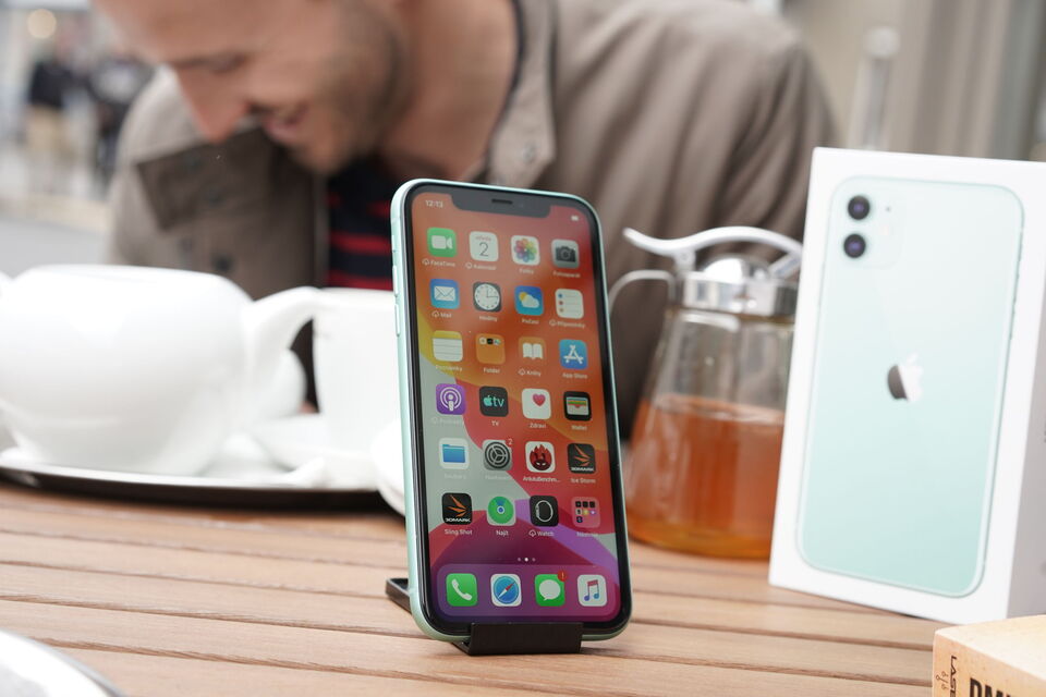 Apple iPhone 11