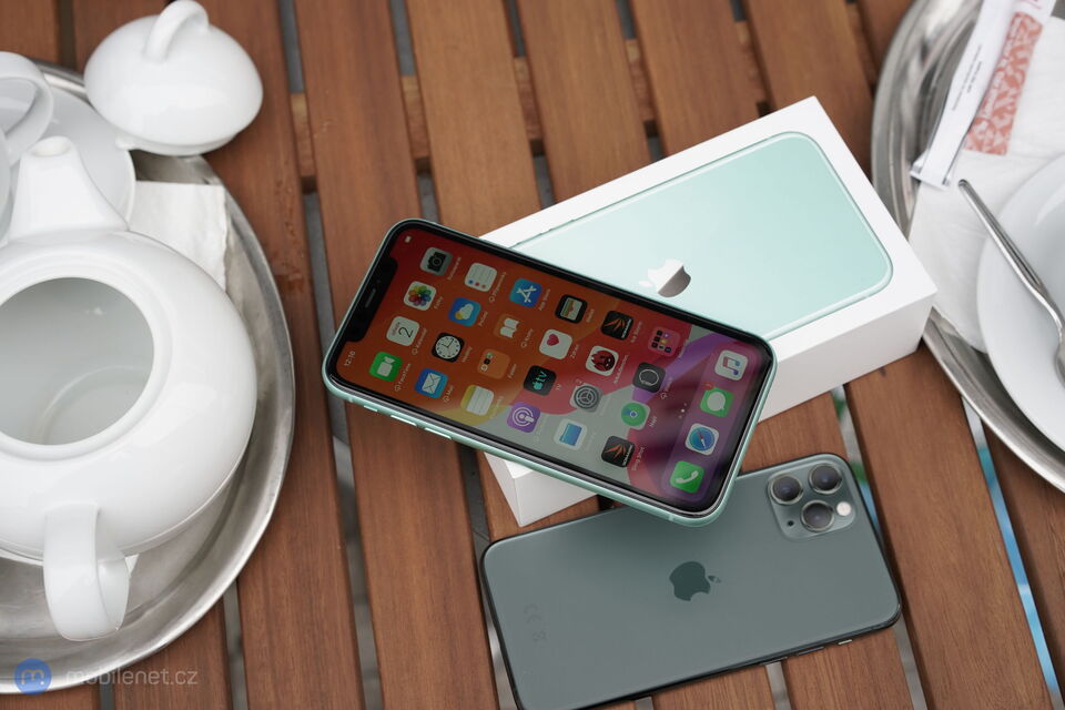 Apple iPhone 11