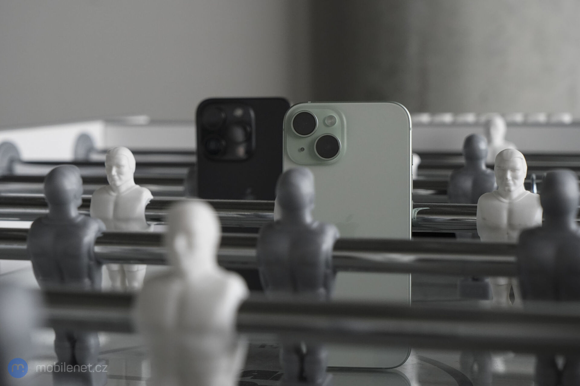 Apple iPhone 15 a Apple iPhone 15 Pro