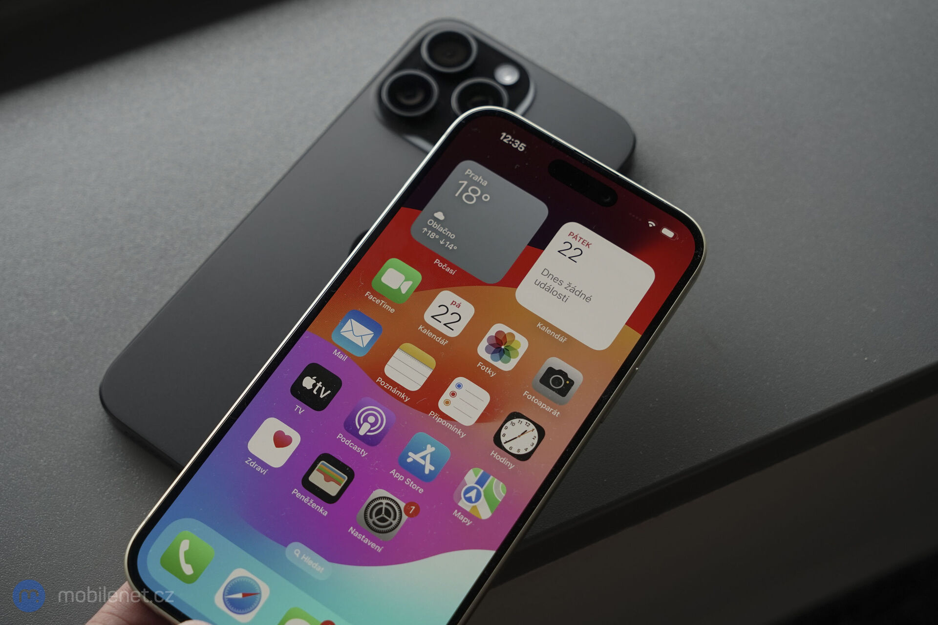 Apple iPhone 15 Plus a Apple iPhone 15 Pro Max