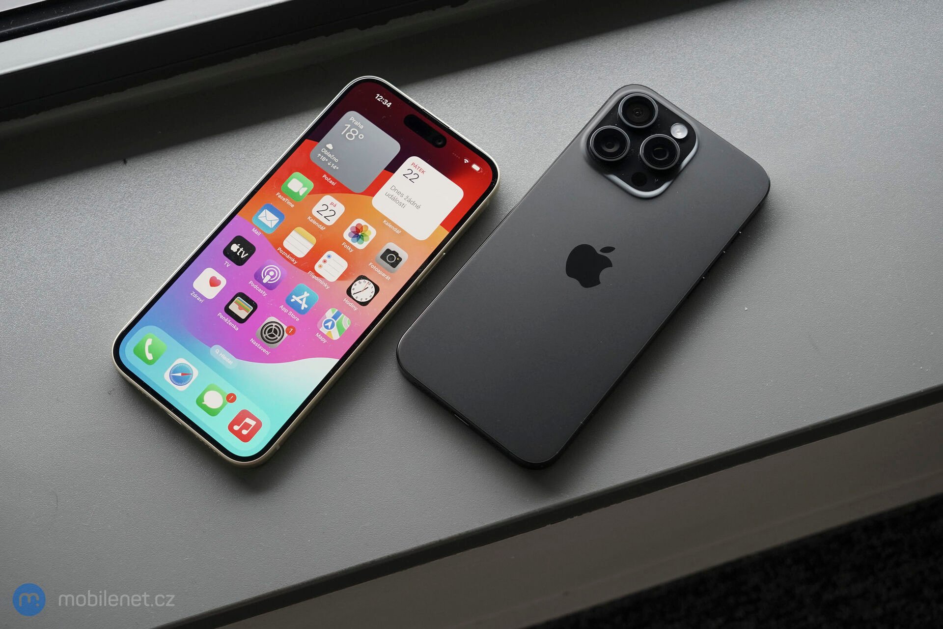 Apple iPhone 15 Plus a Apple iPhone 15 Pro Max