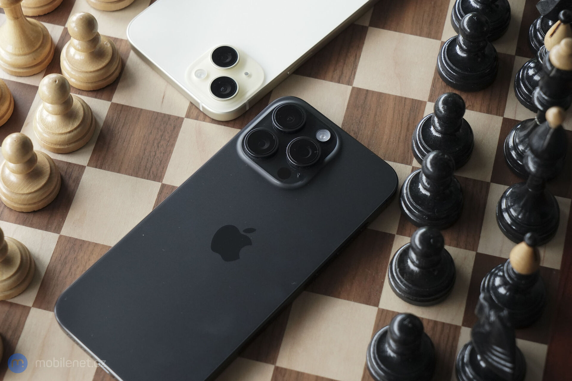 Apple iPhone 15 Plus a Apple iPhone 15 Pro Max