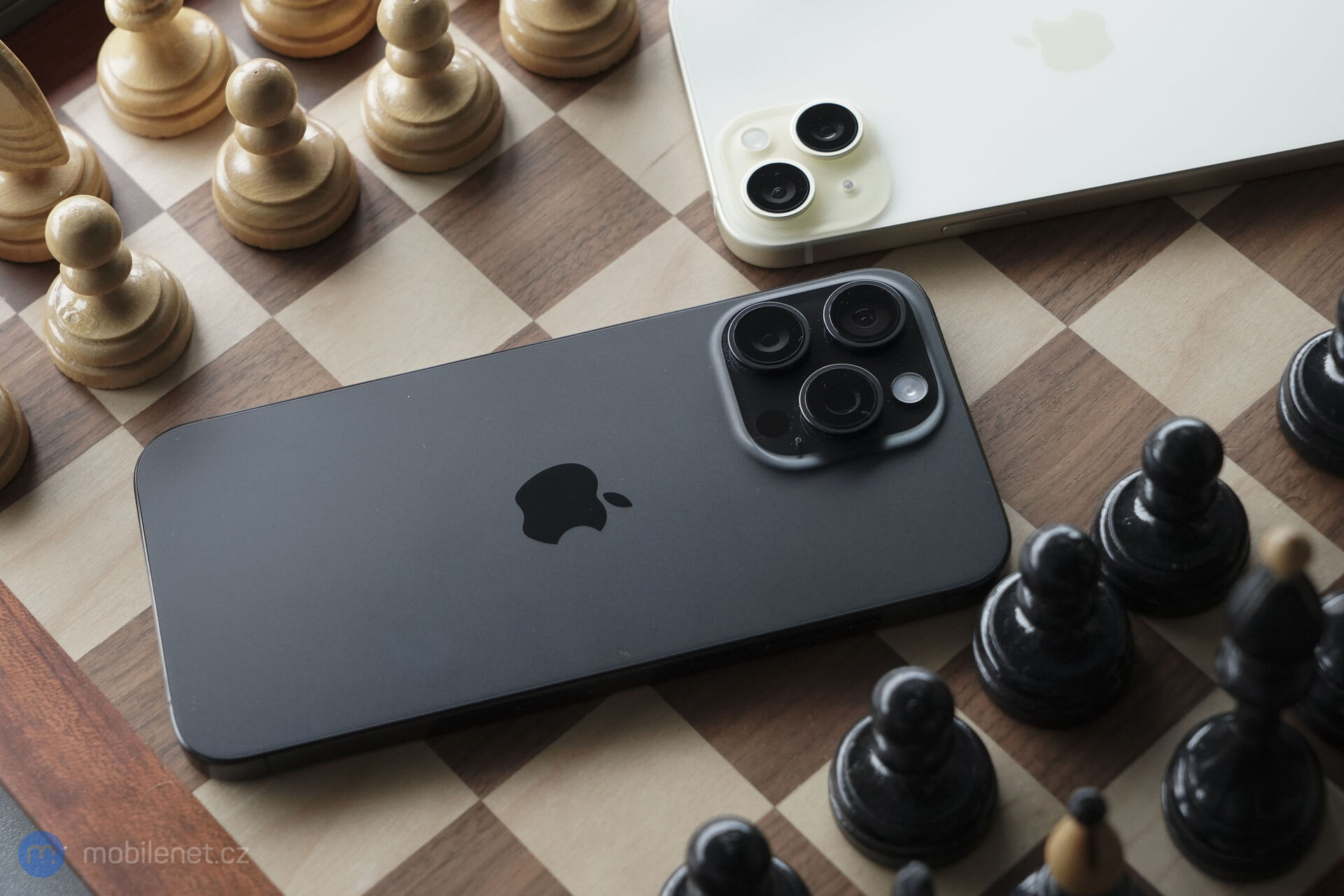 Apple iPhone 15 Plus a Apple iPhone 15 Pro Max