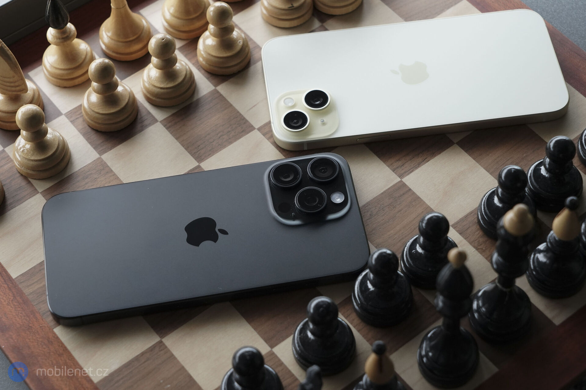 Apple iPhone 15 Plus a Apple iPhone 15 Pro Max