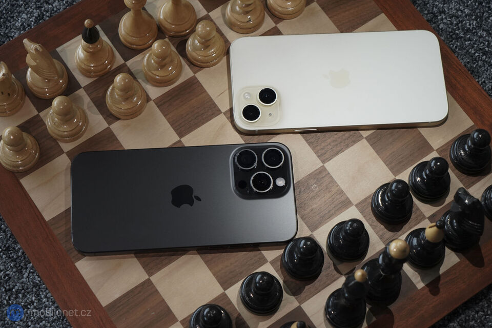 Apple iPhone 15 Plus a Apple iPhone 15 Pro Max