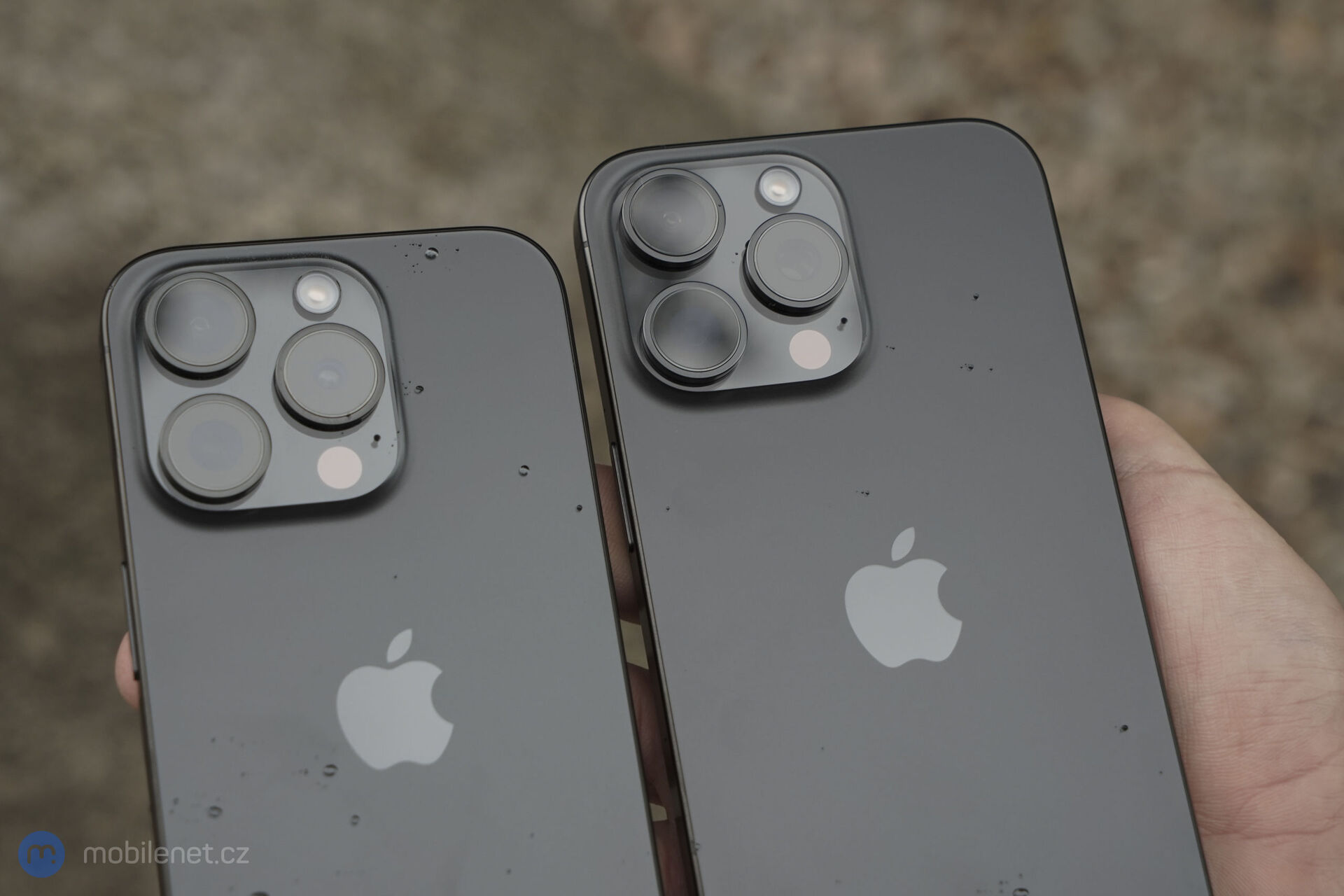 Apple iPhone 15 Pro Max a Apple iPhone 15 Pro