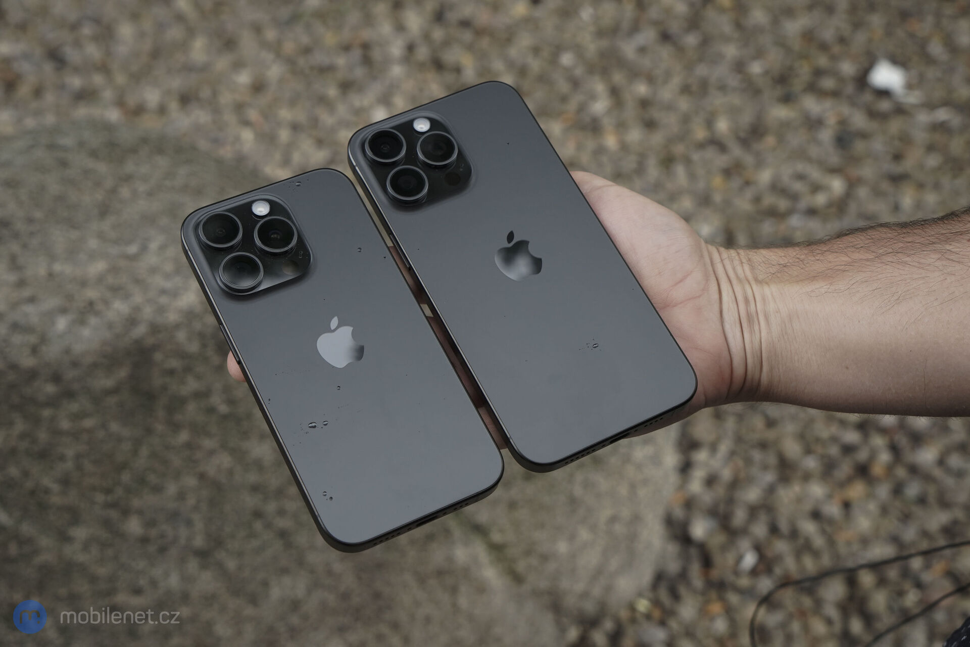 Apple iPhone 15 Pro Max a Apple iPhone 15 Pro