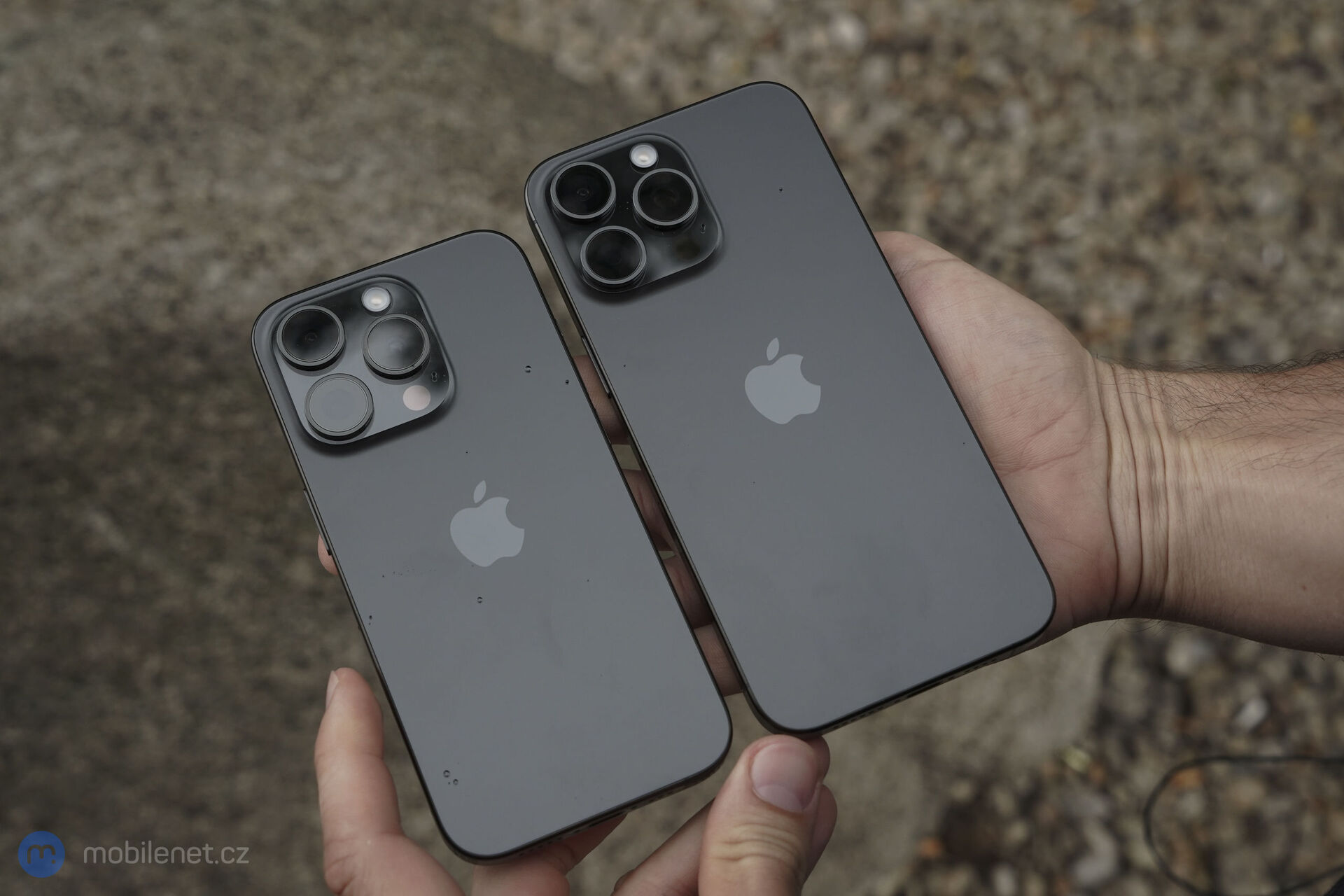 Apple iPhone 15 Pro Max a Apple iPhone 15 Pro