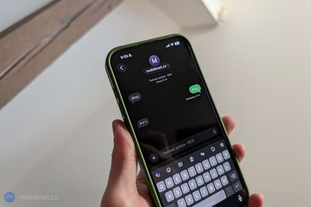 Apple iPhone 16 Pro Max s aktivními RCS