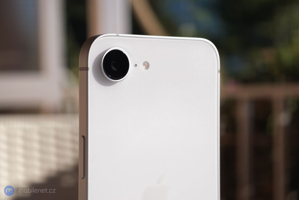 Apple iPhone 17e