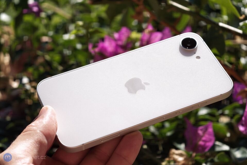 Apple iPhone 17e