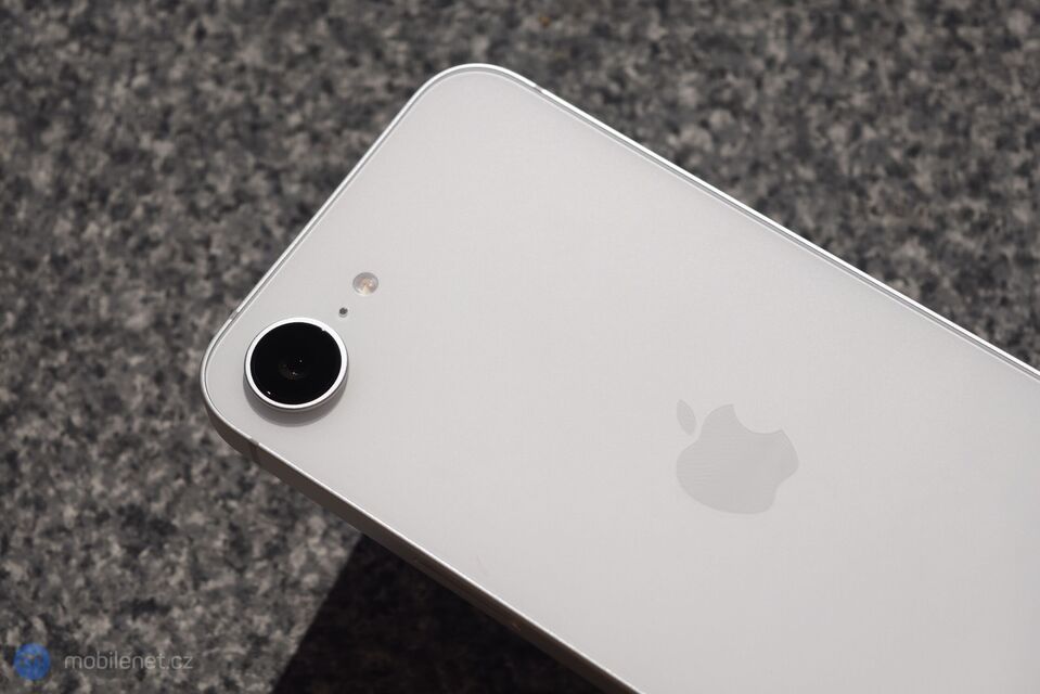 Apple iPhone 17e