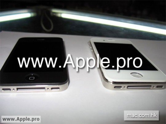 Apple iPhone 4G v bílé barvě