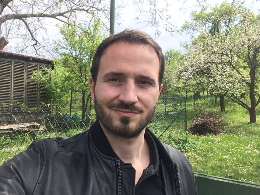 Apple iPhone SE (2016)