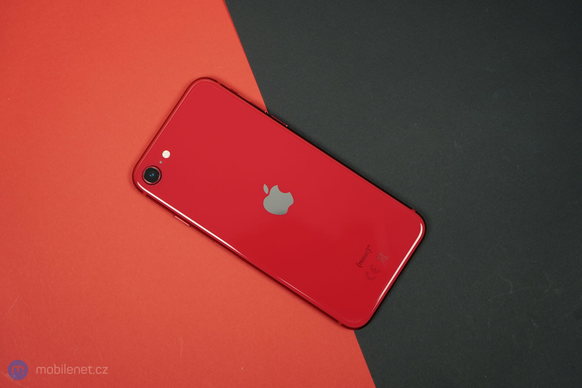 Apple iPhone SE (2020)