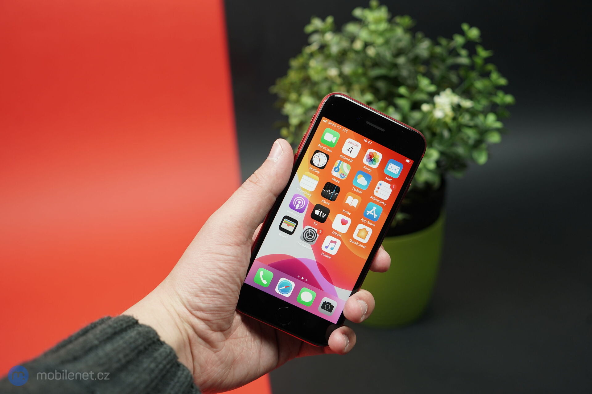 Apple iPhone SE (2020)