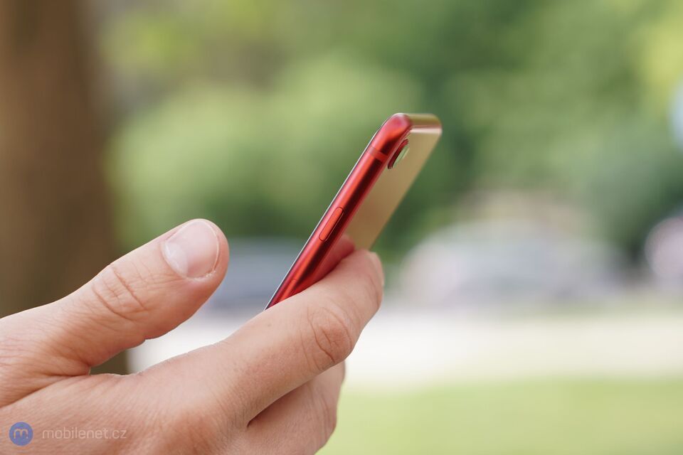 Apple iPhone SE (2020)