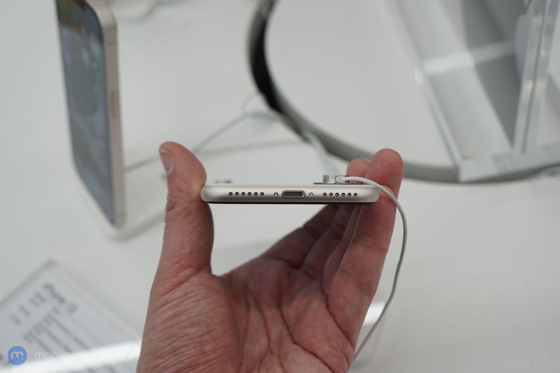 Apple iPhone SE (2022)